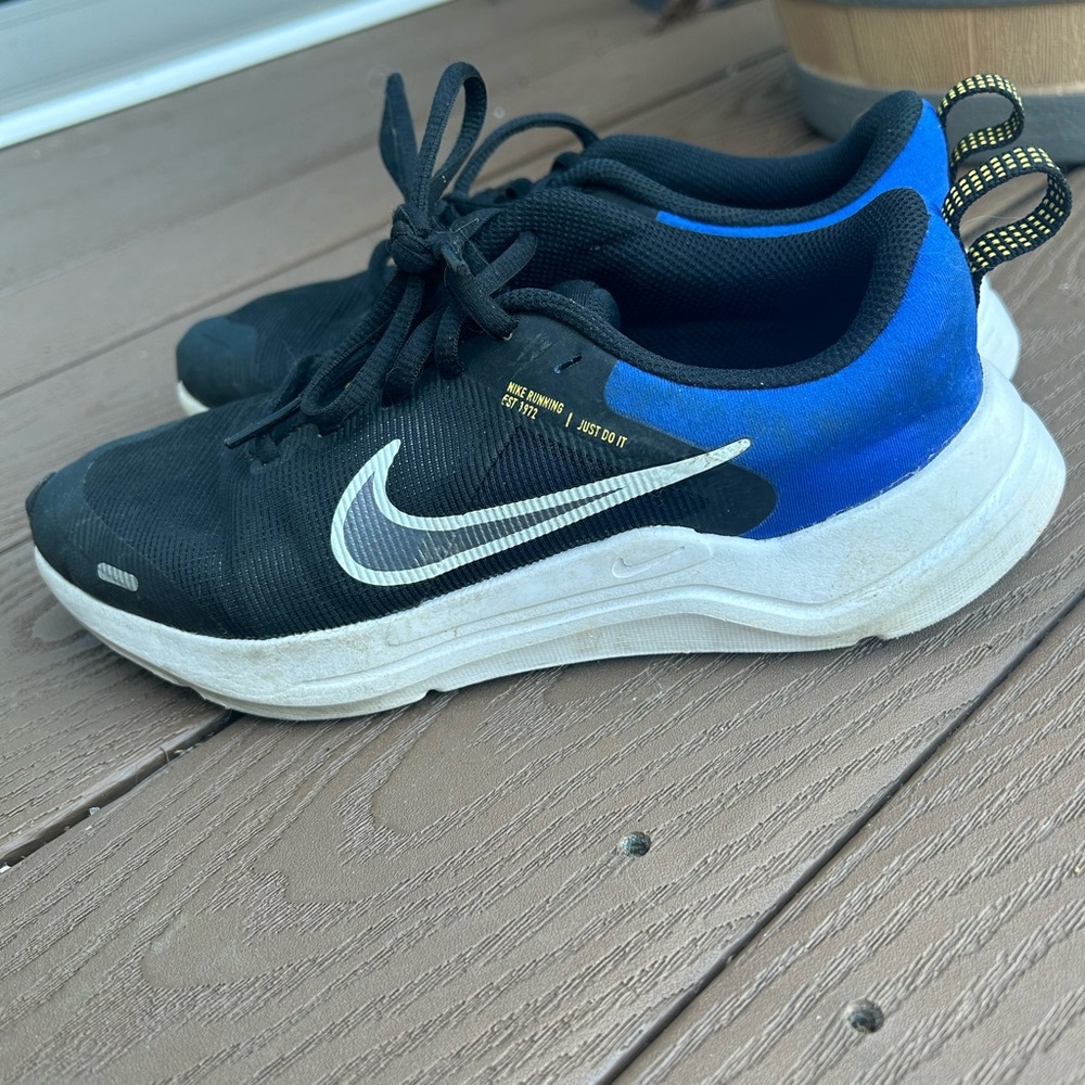 Nike sneakers size 4y